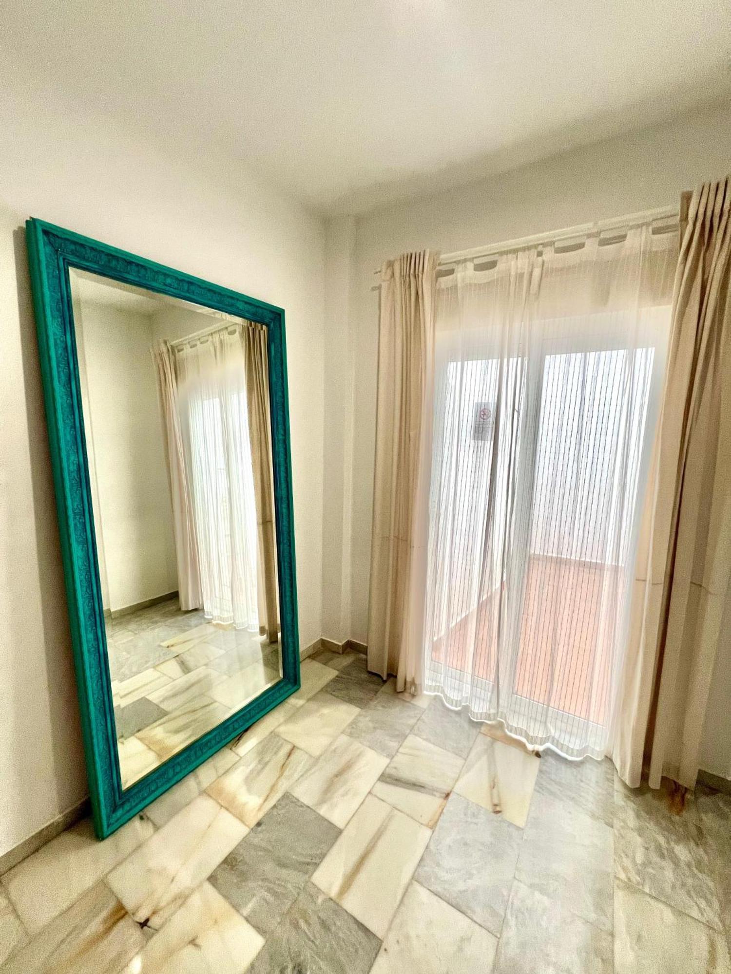 Amazing Apartment City Center - Optional Parking Малага Экстерьер фото